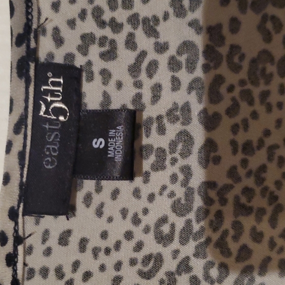 Flattering animal print top by East 5th - Picture 2 of 3
